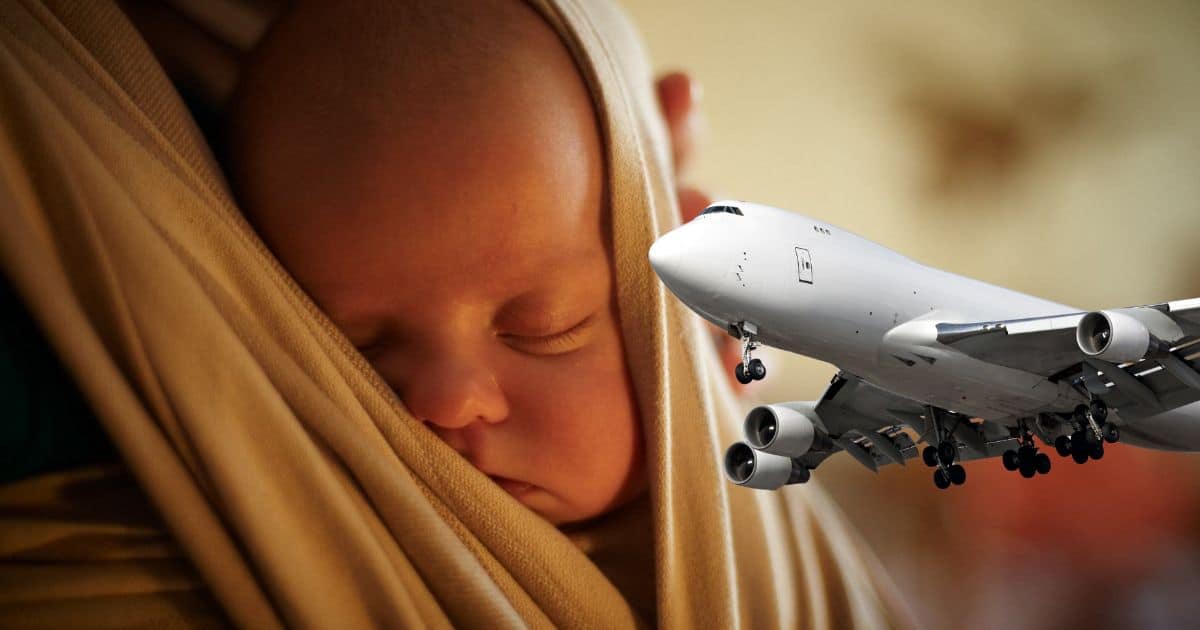 billet avion et enfant à naitre
